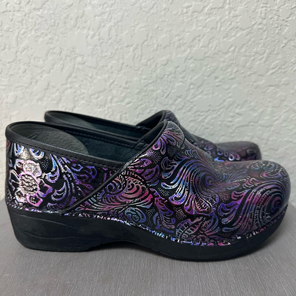 Dansko Purple Paisley XP 2.0 clogs size 38 / 7.5